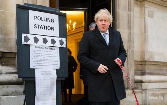 Партия Джонсона лидирует на выборах в Британии − опрос