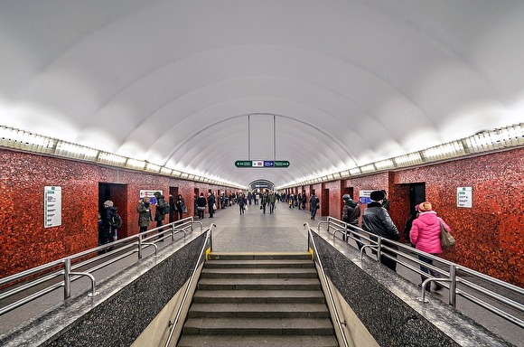 Власти Петербурга не будут выкупать акции метро у частников