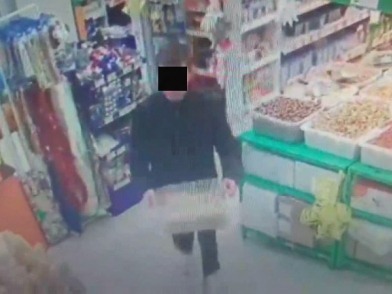 В Чебаркуле 16-летний подросток украл из магазина 11 килограммов фисташек