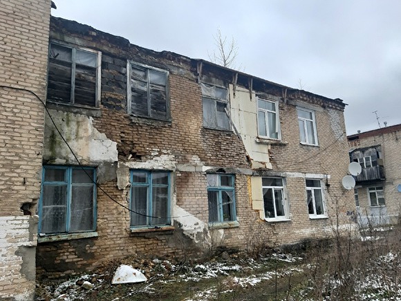 В Челябинской области жители бывшей тюрьмы просят расселить их из аварийных бараков