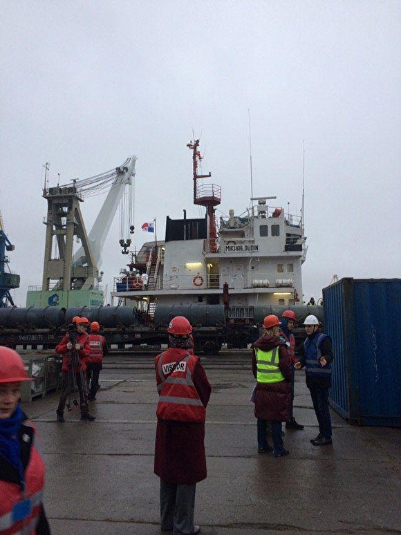 В Петербурге разгрузили корабль с урановыми «хвостами»