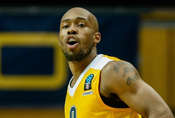 «Астана» подписала контракт с американским баскетболистом