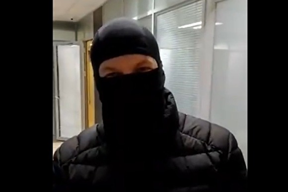 Адвокат Червонный проник в офис ФБК, когда там проходил обыск, надев маску спецназовца