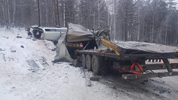 В Сибири у фуры из Челябинска отказали тормоза. Четверо пострадали, один погиб