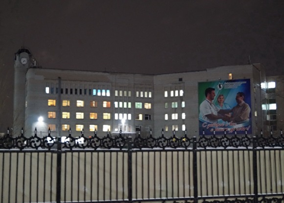В Нефтеюганске 11-летняя девочка выпала из окна восьмого этажа и выжила