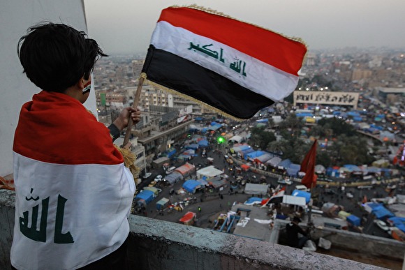 Иракские сторонники ополчения штурмовали посольство США в Багдаде