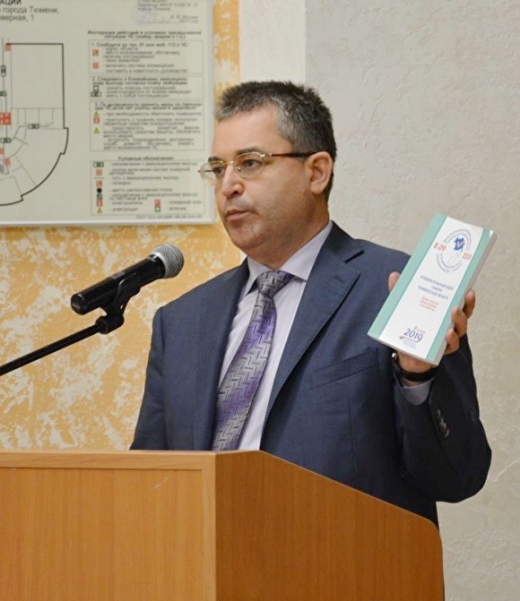 Губернатор Моор наградил главу тюменского облизбиркома Игоря Халина