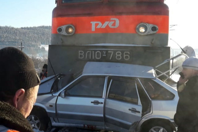 На железной дороге прокомментировали гибель человека, чья машина попала под поезд в Башкирии