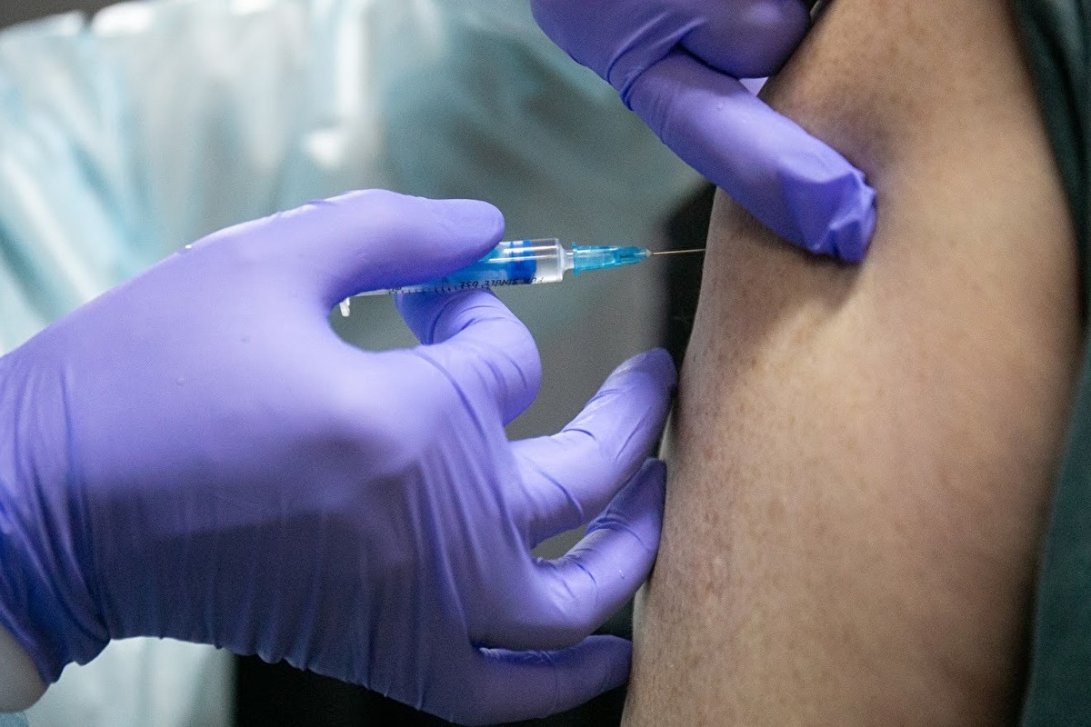 В России начинаются испытания вакцины против COVID-19 для детей от шести лет
