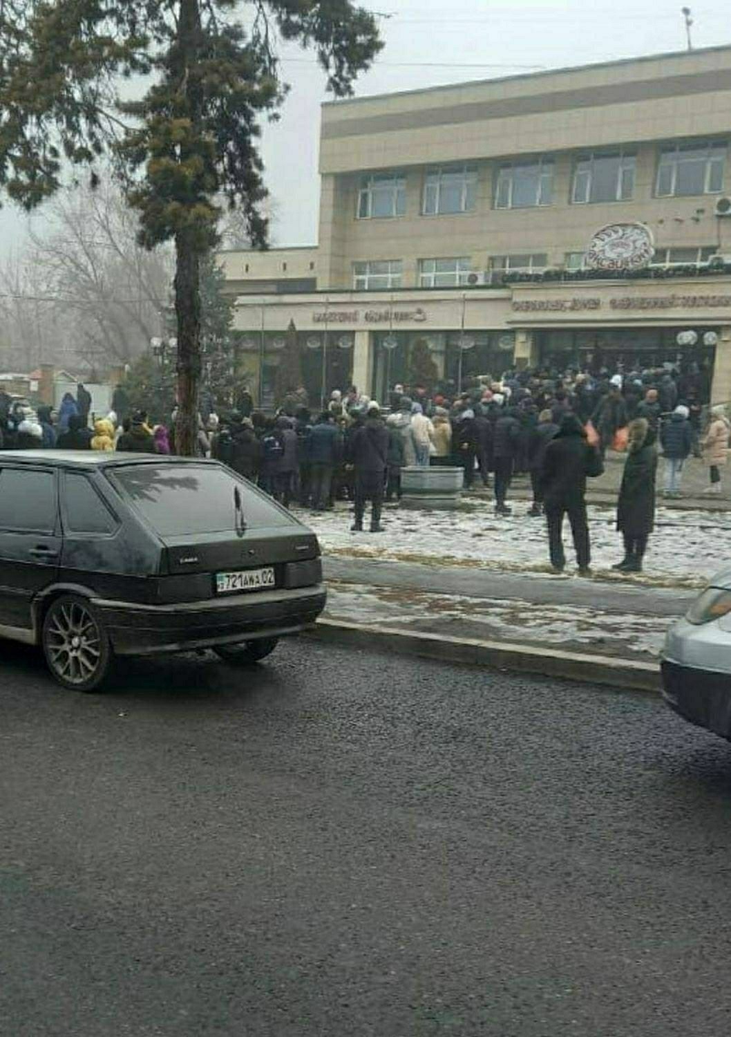 В Алма-Ате во время беспорядков погиб ребенок