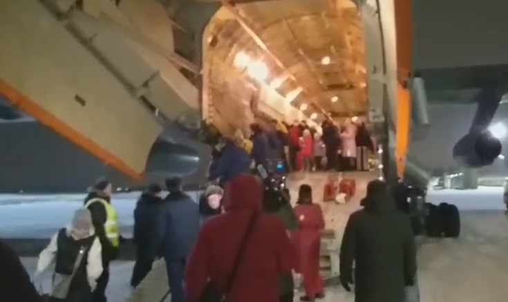 Самолеты Минобороны вывезли из Казахстана почти 1700 россиян