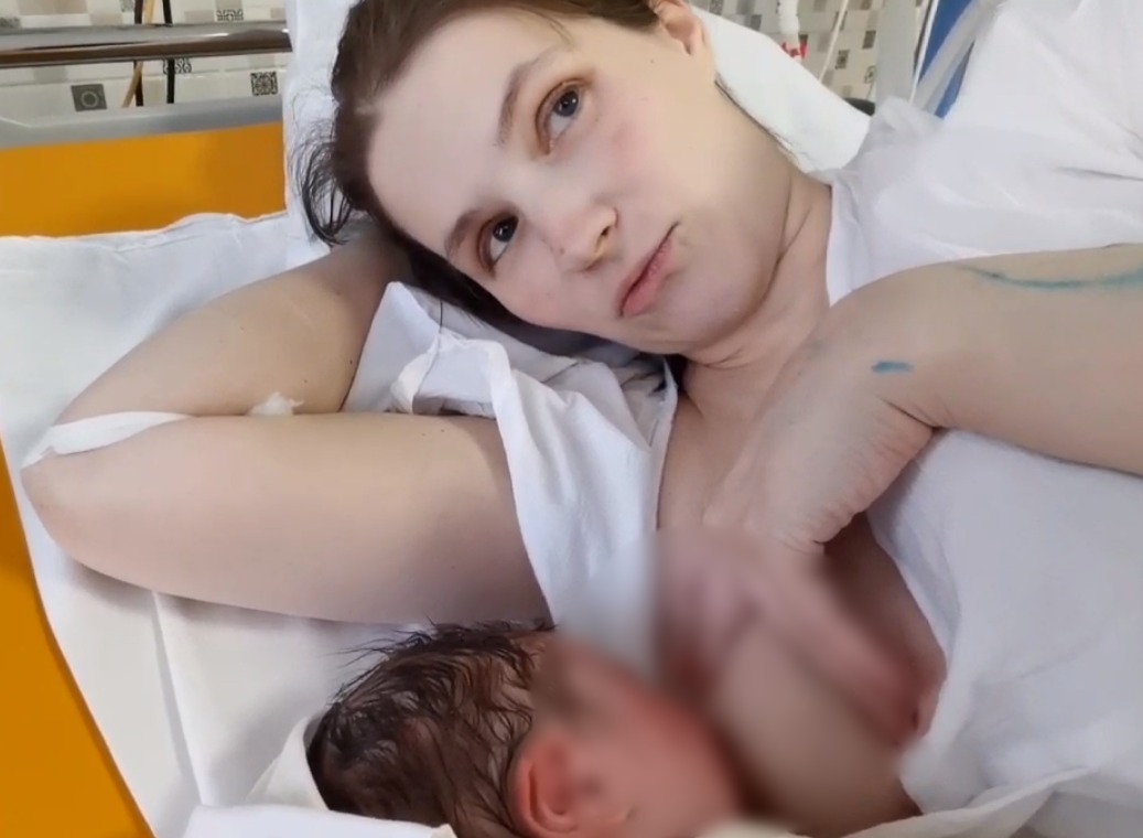 Петербурженка в 33 года родила десятого ребенка