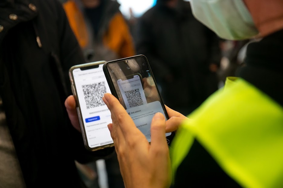 Работодатели Петербурга чаще других в стране требуют QR-коды