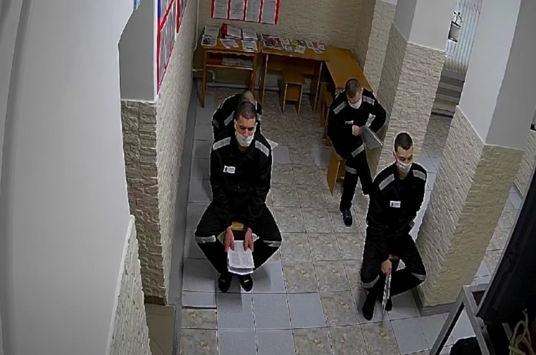 Gulagu.net опубликовал видеоархив с издевательствами над заключенными в Омской области