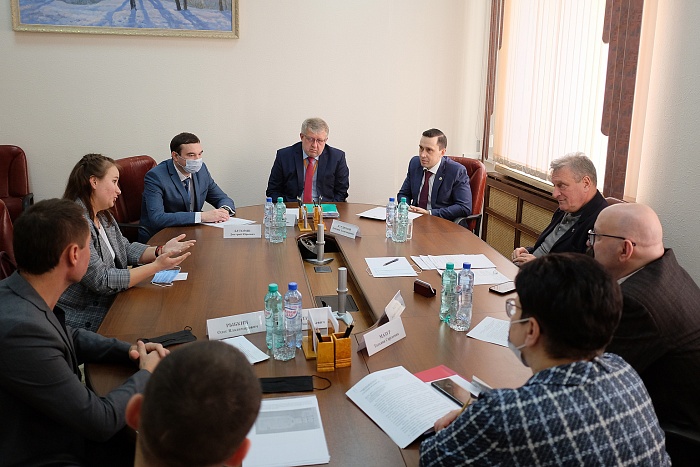 Школа в Кировской области получила современное оборудование от губернатора региона
